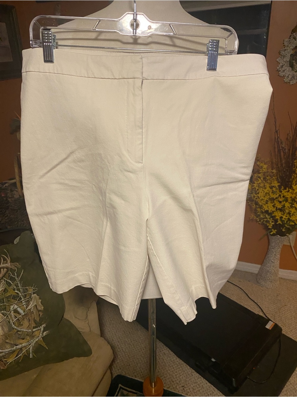 CHICO’S Cream Bermuda Shorts